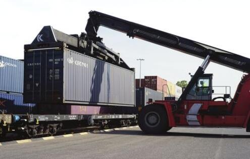 我司組織員工外出學習石家莊石墨電極相關內容